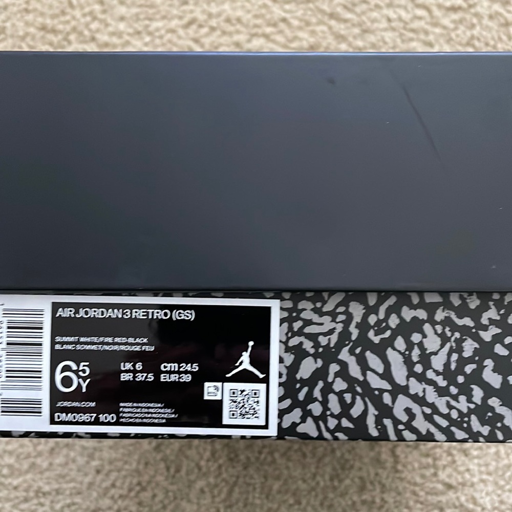 Deadstock- Brand New size 6.5 boys equivalent size 7.5W Air Jordan 3-Reimagined